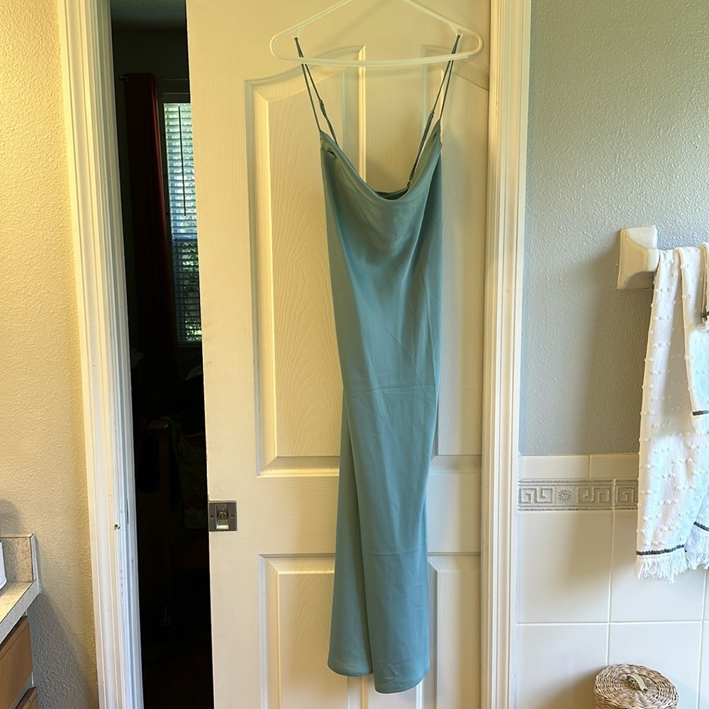 Crowl neck slip dress